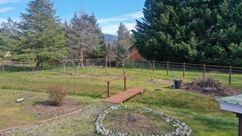 533 Barker Dr, Merlin, OR 97532 photo 14