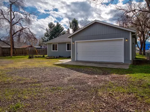 505 Pine St, Phoenix, OR 97535 photo 3