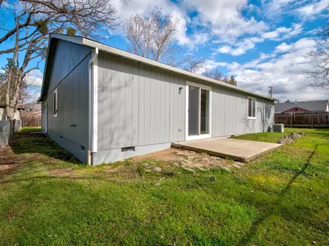 505 Pine St, Phoenix, OR 97535 photo 6