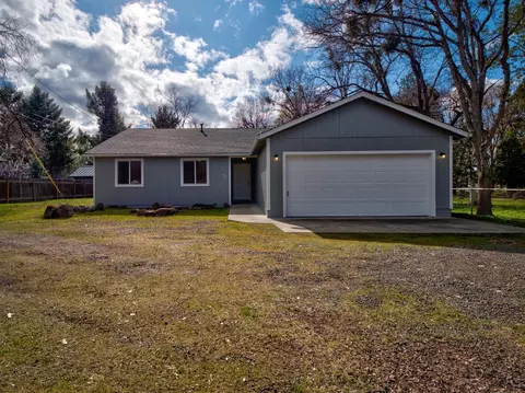 505 Pine St, Phoenix, OR 97535 photo 2
