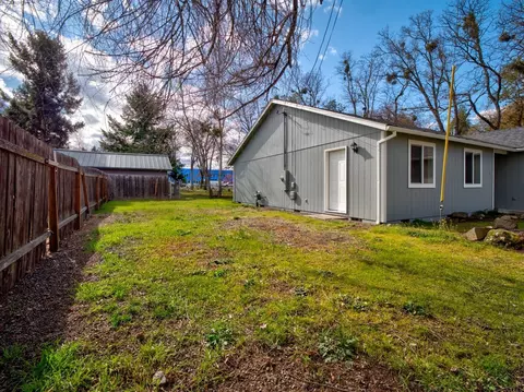 505 Pine St, Phoenix, OR 97535 photo 4