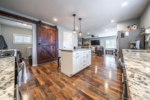 503 S B St, Phoenix, OR 97535 photo 9