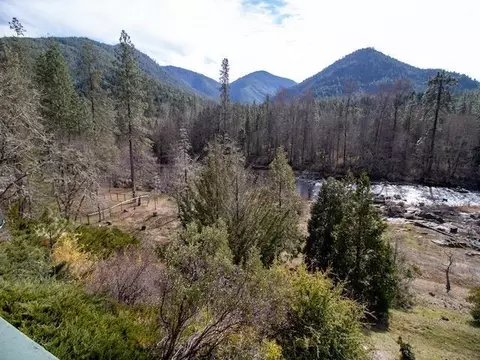 1861 Wetherbee Dr, Grants Pass, OR 97527 photo 3