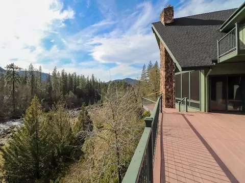 1861 Wetherbee Dr, Grants Pass, OR 97527 photo 2