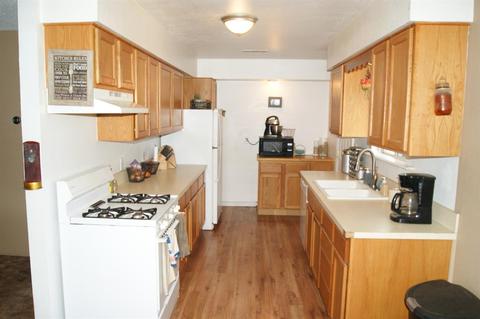 655 Talbot St, Eagle Point, OR 97524 photo 2
