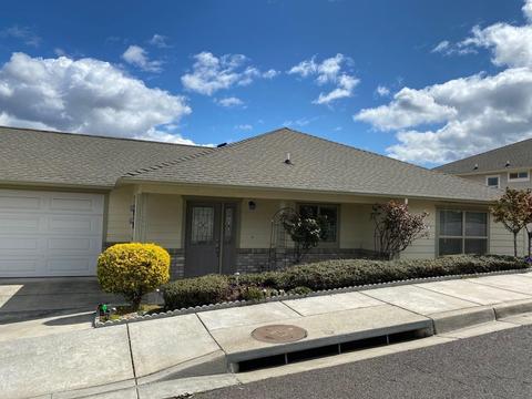 453 Elm St, Phoenix, OR 97535 photo 1