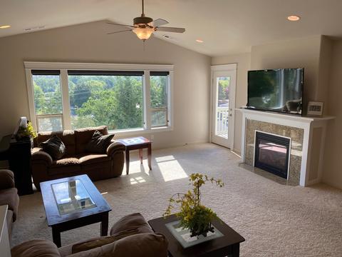 453 Elm St, Phoenix, OR 97535 photo 3