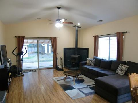 356 Madrona Dr, Cave Junction, OR 97523 photo 2