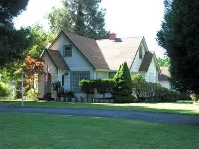 375 E Park St, Grants Pass, OR 97527 photo 1