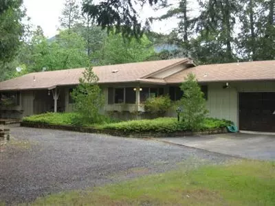 581 Eric Loop, Grants Pass, OR 97526 photo 2