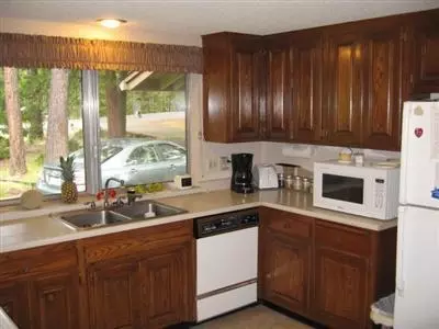 581 Eric Loop, Grants Pass, OR 97526 photo 4