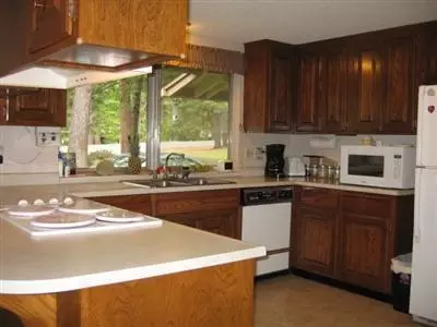 581 Eric Loop, Grants Pass, OR 97526 photo 3