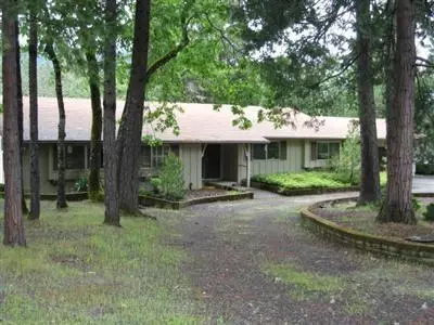 581 Eric Loop, Grants Pass, OR 97526 photo 1