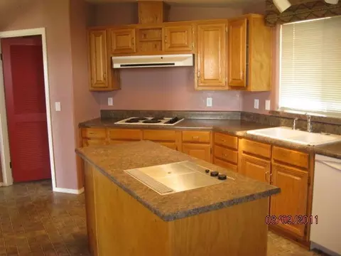 220 Chateau Dr, Eagle Point, OR 97524 photo 4
