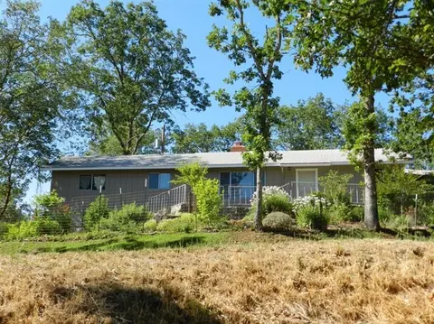 755 Stewart Rd, Grants Pass, OR 97526 photo 4