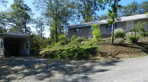 755 Stewart Rd, Grants Pass, OR 97526 photo 2