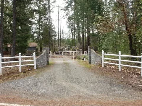 357 White Oak Dr, Cave Junction, OR 97523 photo 1