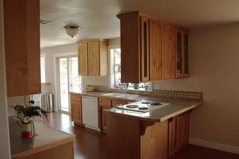 311 Harper Loop Rd, Grants Pass, OR 97527 photo 2