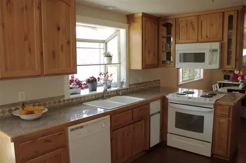 311 Harper Loop Rd, Grants Pass, OR 97527 photo 5