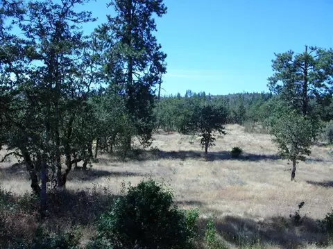 1090 Derby Rd, Eagle Point, OR 97524 photo 2