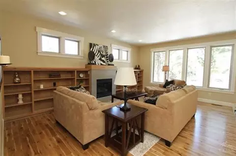 2463 NW Shields Dr, Bend, OR 97701 photo 2