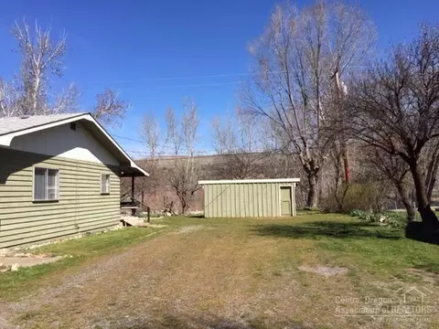 835 E Main St, John Day, OR 97845 photo 3