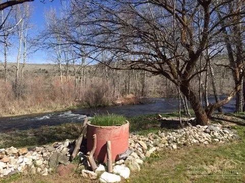 835 E Main St, John Day, OR 97845 photo 2
