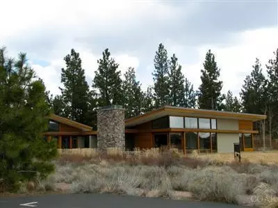 19025 Squirreltail Loop, Bend, OR 97701 photo 9