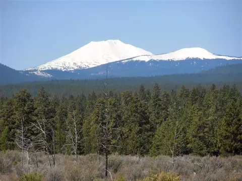 19025 Squirreltail Loop, Bend, OR 97701 photo 2