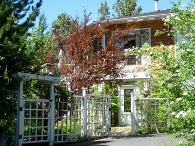 63374 Overtree Rd, Bend, OR 97701 photo 2