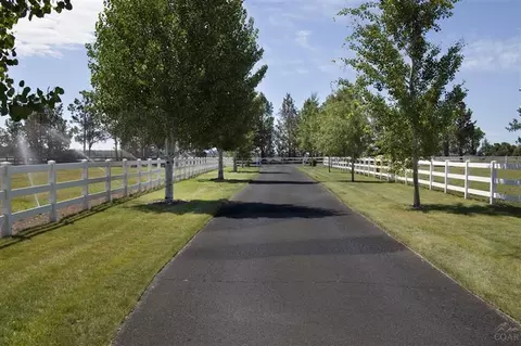 20440 Harper Rd, Bend, OR 97701 photo 5
