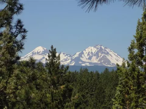 63335 Saddleback Dr, Bend, OR 97701 photo 2