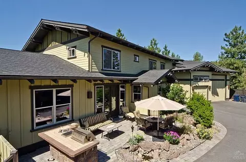 2504 NW Shields, Bend, OR 97701 photo 2