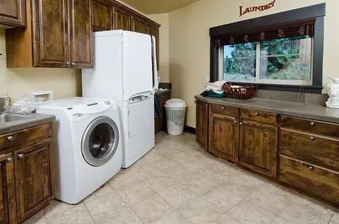 2504 NW Shields, Bend, OR 97701 photo 24