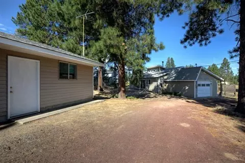 19554 Apache Rd, Bend, OR 97702 photo 3