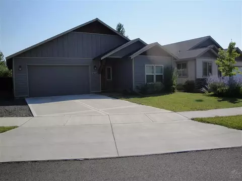 63422 Stacy Ln, Bend, OR 97701 photo 2