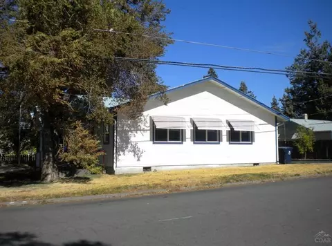 204 NE 4th St, Bend, OR 97701 photo 2