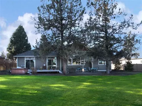 61982 SE Janalee Pl, Bend, OR 97702 photo 2