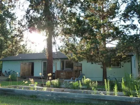 60850 Windsor Dr, Bend, OR 97702 photo 2