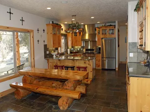 23055 Bacchus Ln, Bend, OR 97702 photo 4
