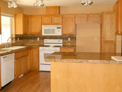 63350 Majestic Loop, Bend, OR 97701 photo 2