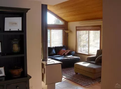 64865 Glacier View Dr, Bend, OR 97701 photo 3