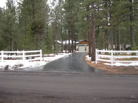 51985 Read Loop, La Pine, OR 97739 photo 2