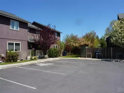 2044 NE Full Moon Dr, Bend, OR 97701 photo 2