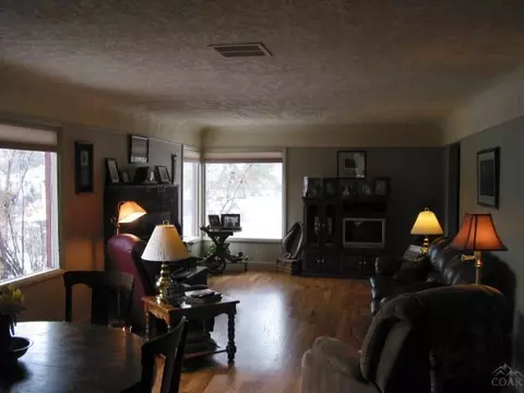 635 NE Kearney Ave, Bend, OR 97701 photo 3