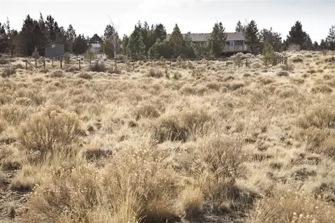 59850 Calgary Loop, Bend, OR 97702 photo 3