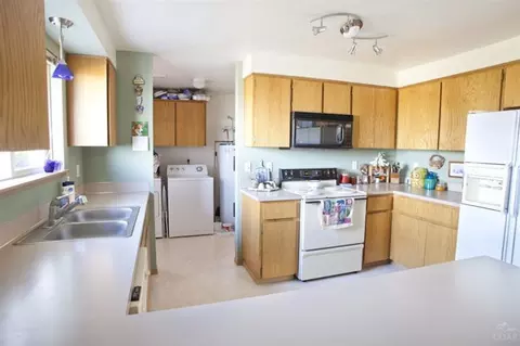 59850 Calgary Loop, Bend, OR 97702 photo 9