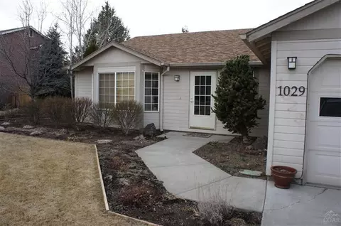 1029 NE Locksley Dr, Bend, OR 97701 photo 2