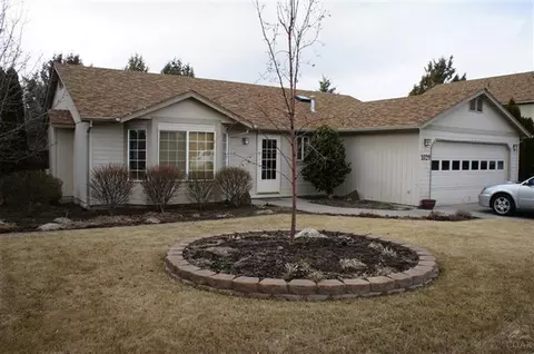 1029 NE Locksley Dr, Bend, OR 97701 photo 3