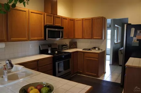 1029 NE Locksley Dr, Bend, OR 97701 photo 4